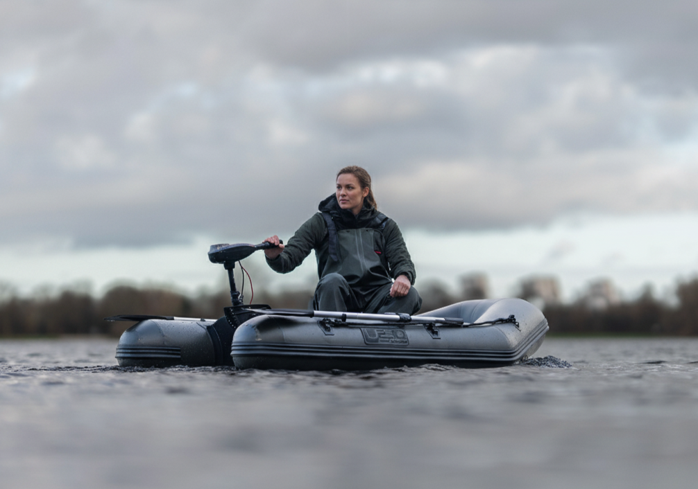 rubberboot-karpervissen-vrouw